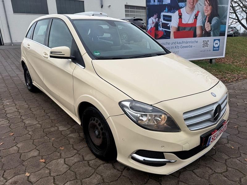Gebraucht Mercedes B200 156 PS (114 kW) 2014 Van / Kleinbus