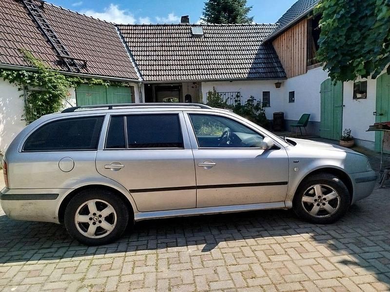 Silber Gebraucht 2002 Skoda Octavia Ambiente Kombi | 850 € (Fairer Preis) - Bild 1/4