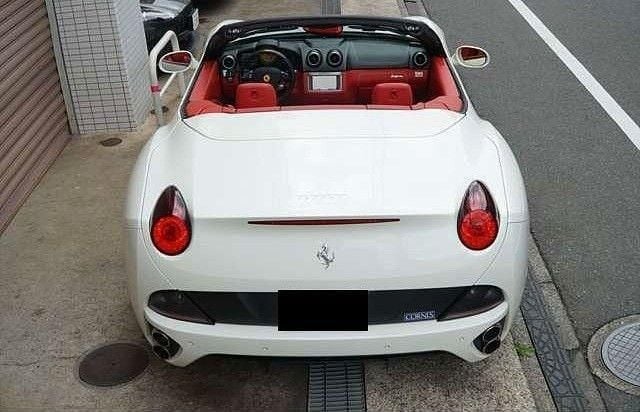 Second-hand Ferrari California 460 CP (338 kW) 2010 Alb Cabrio