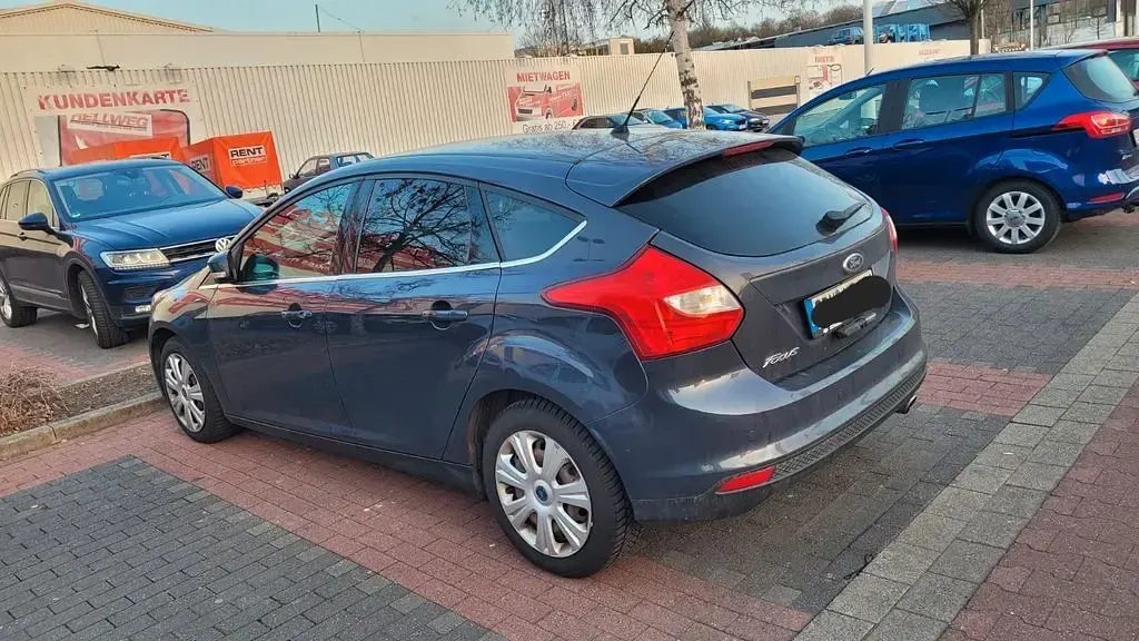 Używany Ford Focus Titanium 150 KM (110 kW) 2011 Szary Sedan/Limuzyna