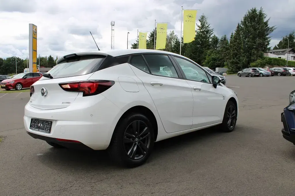 Gebraucht Opel Astra 105 PS (77 kW) 2019 Weiß Limousine