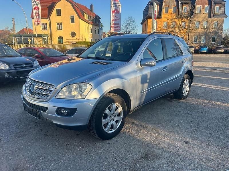 Gebraucht Mercedes ML320 224 PS (164 kW) 2007 Blau SUV