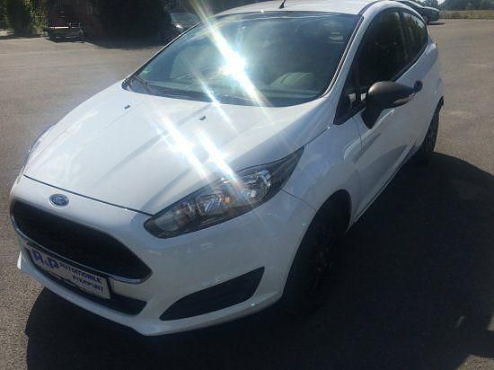 Weiß Gebraucht 2016 Ford Fiesta Ambiente Kleinwagen | 6.950 € (Fairer Preis) - Bild 1/4