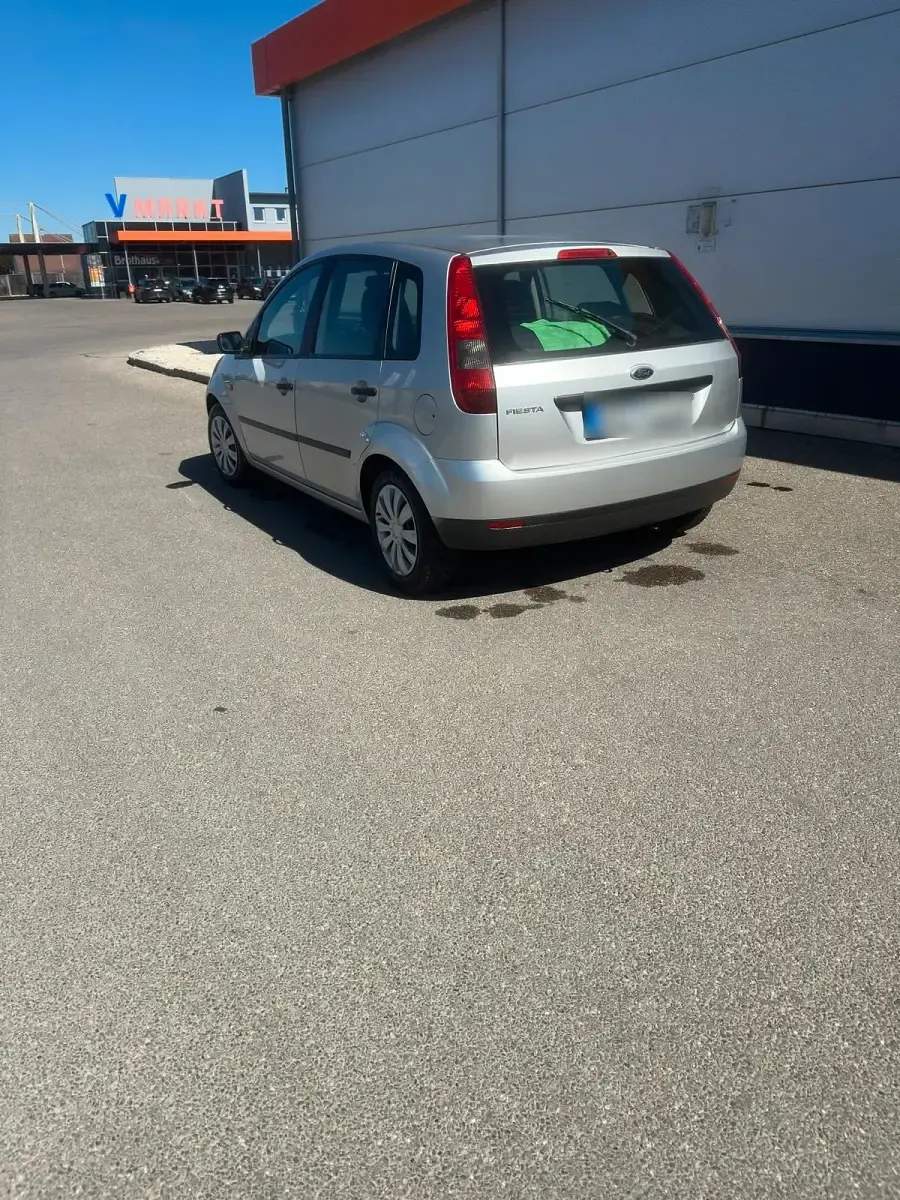 Gebraucht Ford Fiesta 68 PS (50 kW) 2005 Silber Kleinwagen