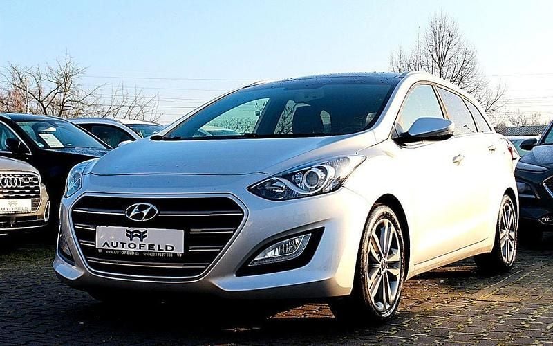 Silber Gebraucht 2016 Hyundai i30 Passion Limousine | 11.950 € (Fairer Preis) - Bild 1/4