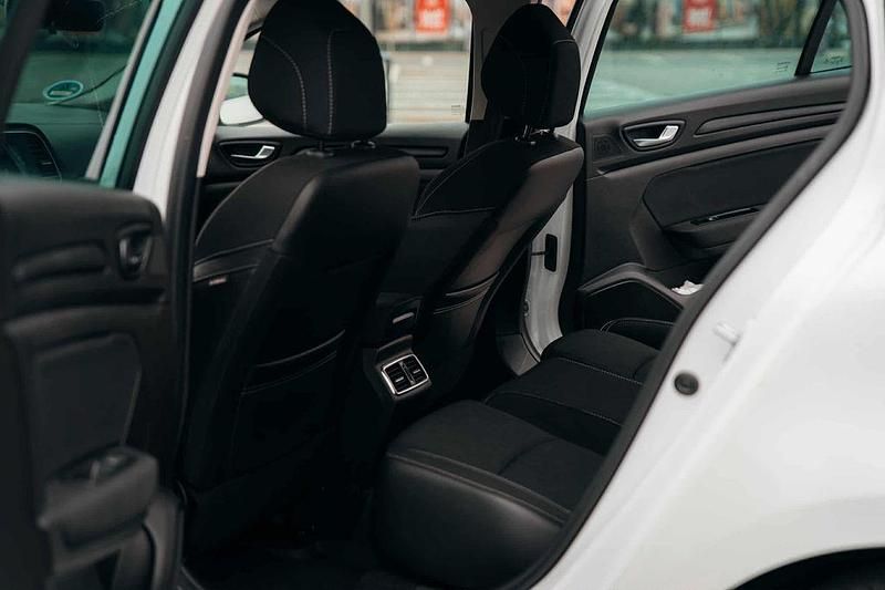 Gebraucht Renault Mégane IV LIMITED 140 PS (102 kW) 2020 Weiß Limousine