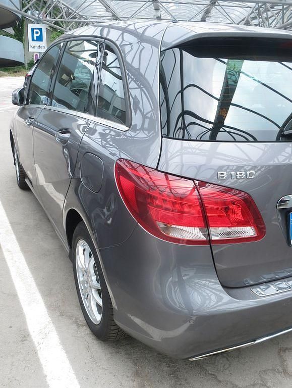 Grau Gebraucht 2015 Mercedes B180 Urban Van / Kleinbus | 5.500 € (Guter Preis) - Bild 1/1