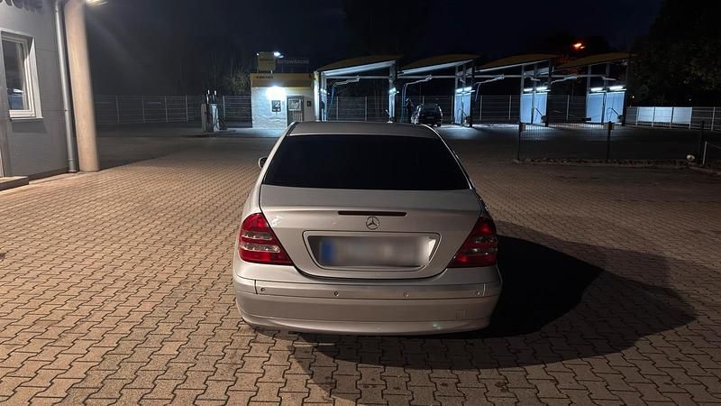 Gebraucht Mercedes C200 116 PS (85 kW) 2003 Silber Limousine