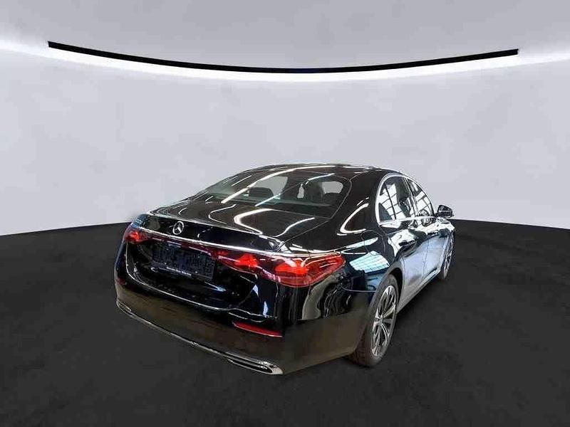 Gebraucht Mercedes E220 Advanced 220 PS (161 kW) 2024 Obsidianschwarz  metalliclack Limousine