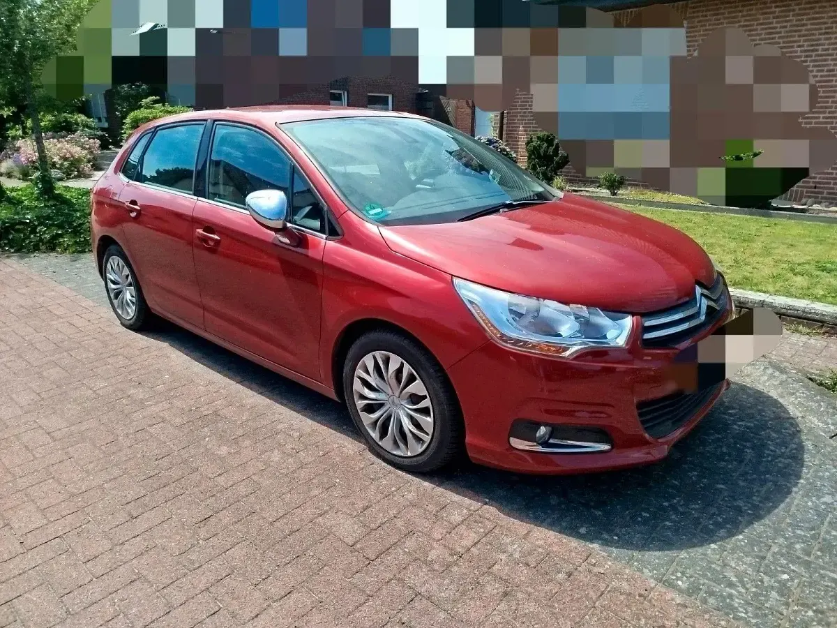 Gebraucht Citroën C4 Tendance 114 PS (83 kW) 2013 Rot Limousine