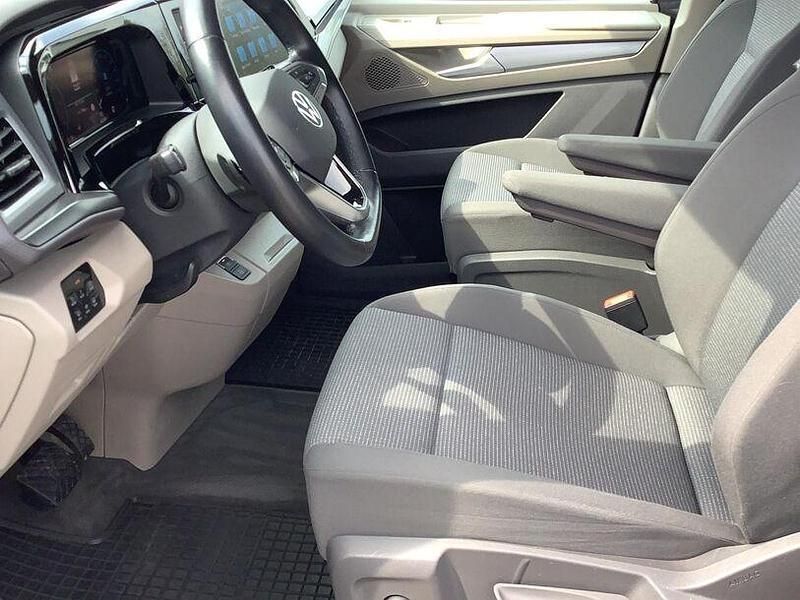 Second-hand VW Multivan 150 CP (110 kW) 2023 Negru Monovolum