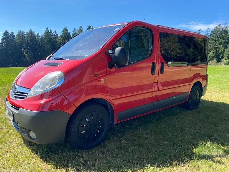 Rot Gebraucht 2008 Opel Vivaro Van | 10.900 € (Teuer) - Bild 1/4