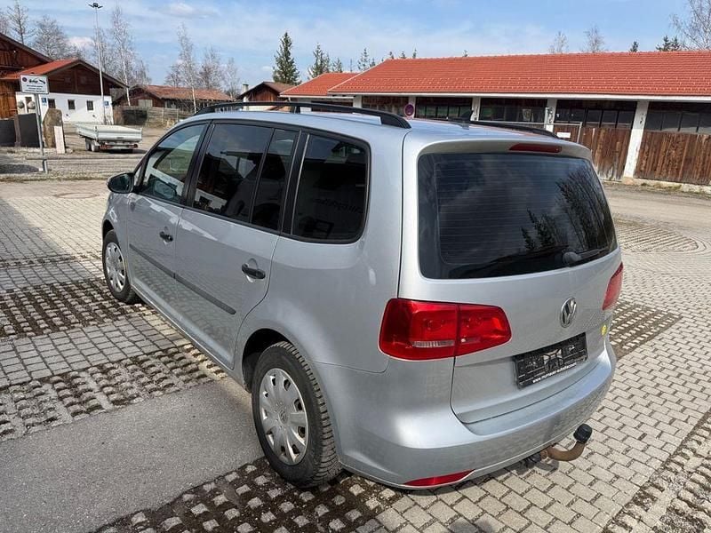 Gebraucht VW Touran Trendline 140 PS (102 kW) 2011 Silber Van / Kleinbus