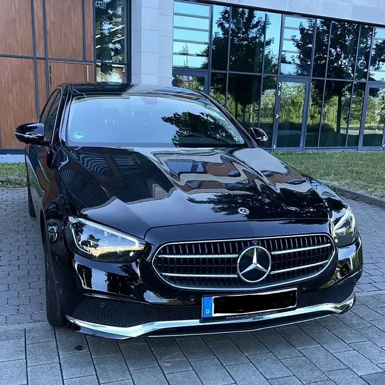Gebraucht Mercedes E220 Avantgarde 200 PS (147 kW) 2023 Schwarz Limousine