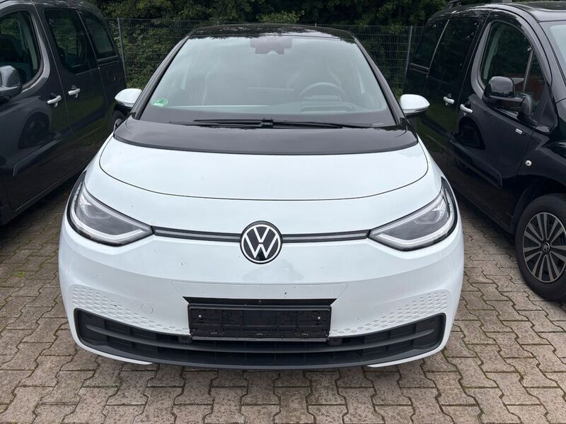 Gletscherweiß metallic Gebraucht 2023 VW ID.3 Pro Performance Kleinwagen | 28.980 € (Fairer Preis) - Bild 1/4