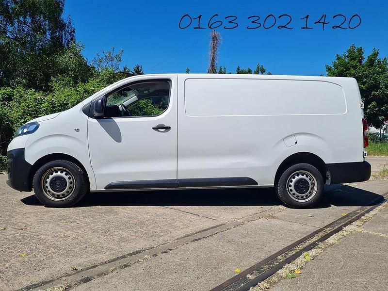 Weiß Gebraucht 2021 Opel Vivaro Van / Kleinbus | 12.600 € (Superpreis) - Bild 1/4