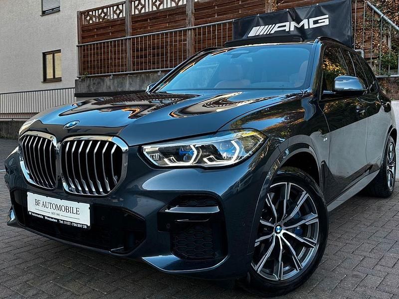 Arktikgrau brillanteffekt Gebraucht 2022 BMW X5 M Sport SUV | 61.989 € (Etwas zu teuer) - Bild 1/4
