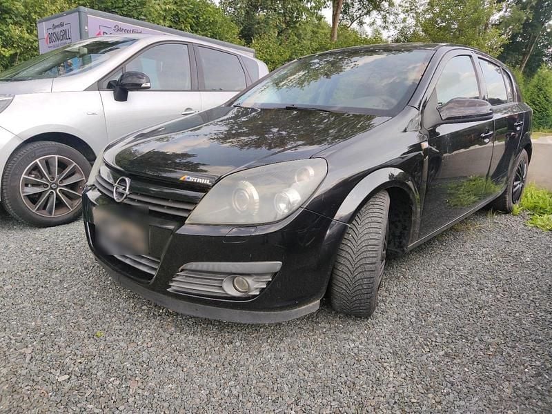 Schwarz Gebraucht 2005 Opel Astra Limousine | 1.150 € (Guter Preis) - Bild 1/4