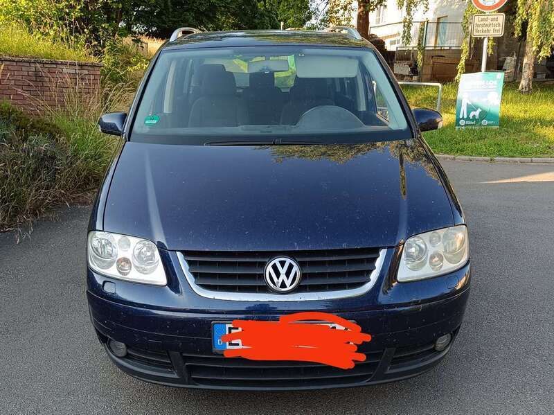 Blau Gebraucht 2004 VW Touran Trendline Van / Kleinbus | 2.400 € (Fairer Preis) - Bild 1/4
