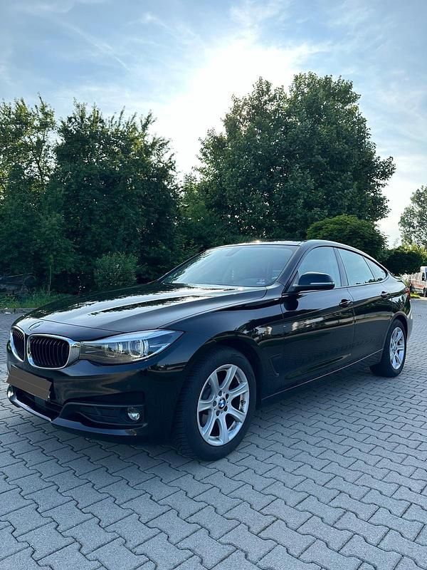 Schwarz Gebraucht 2018 BMW 320 Gran Turismo Advantage Limousine | 13.500 € (Superpreis) - Bild 1/4