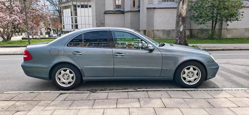 Gebraucht Mercedes E200 122 PS (89 kW) 2005 Grau Limousine
