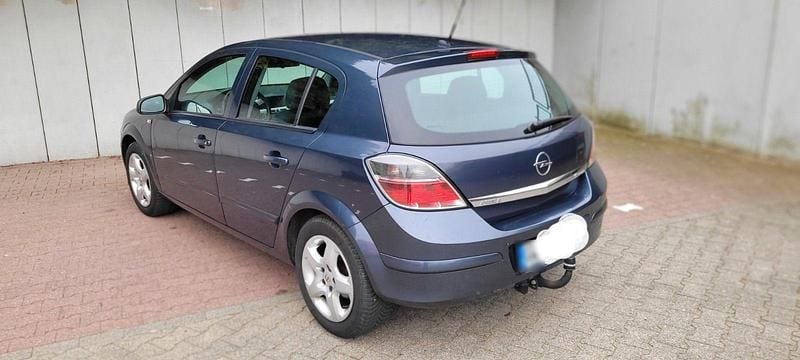 Gebraucht Opel Astra 105 PS (77 kW) 2007 Schwarz Limousine