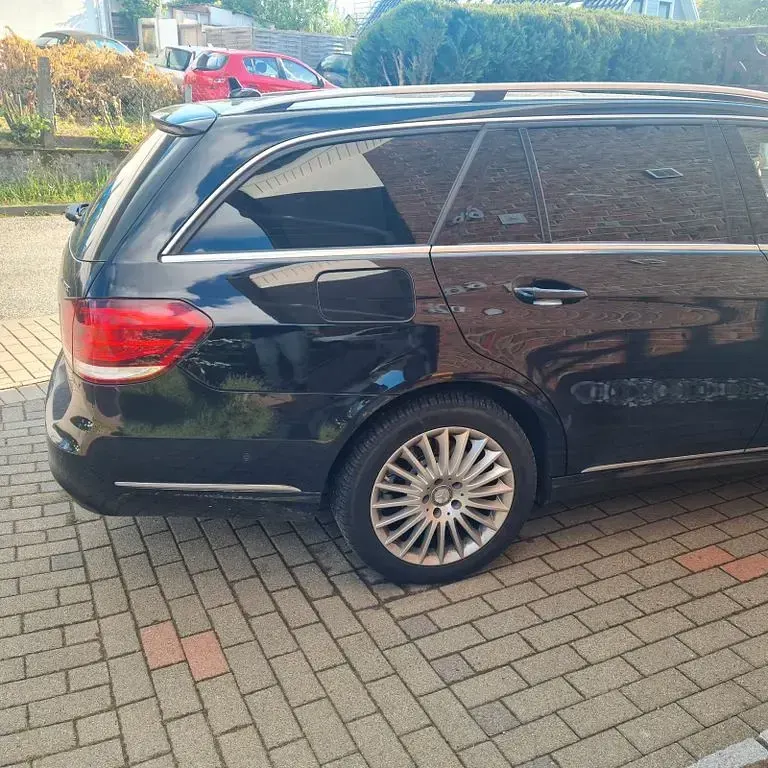 Gebraucht Mercedes E200 Elegance 136 PS (100 kW) 2015 Schwarz Kombi