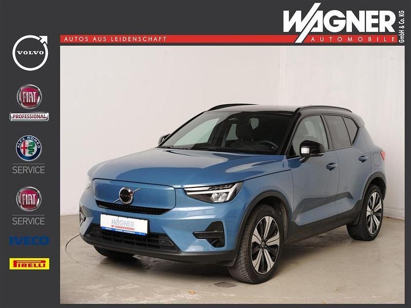 Fjord blue metallic (metallic) Gebraucht 2022 Volvo XC40 Plus SUV | 30.830 € (Fairer Preis) - Bild 1/4
