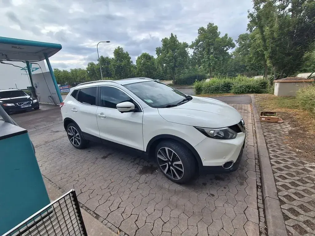 Gebraucht Nissan Qashqai Tekna 131 PS (96 kW) 2016 Weiß SUV
