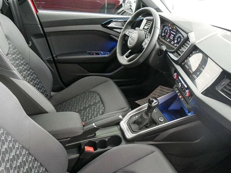 Neu Audi A1 S-Line 95 PS (69 kW) 2025 Progressivrot metallic Kleinwagen