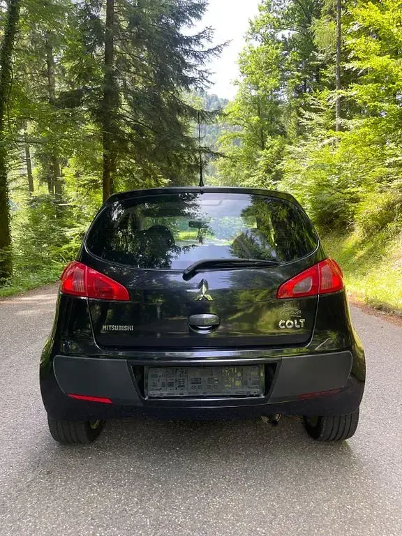 Gebraucht Mitsubishi Colt Motion 75 PS (55 kW) 2008 Schwarz Limousine