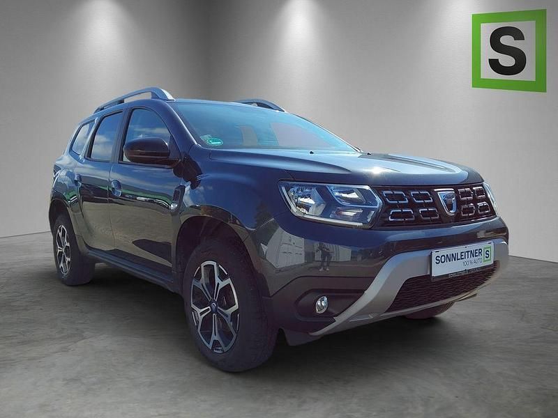 Gebraucht Dacia Duster Celebration 131 PS (96 kW) 2020 Grau SUV