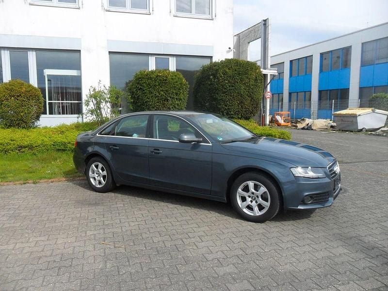Gebraucht Audi A4 Attraction 143 PS (105 kW) 2010 Grau Limousine