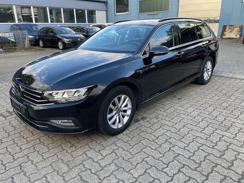Schwarz Gebraucht 2023 VW Passat Kombi | 19.250 € (Guter Preis) - Bild 1/4