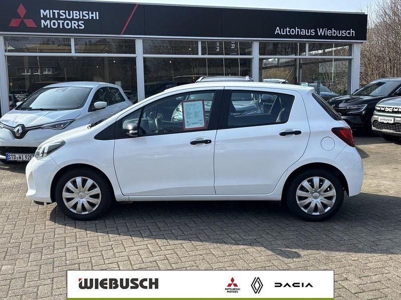 Gebraucht Toyota Yaris 69 PS (50 kW) 2017 Weiß Limousine