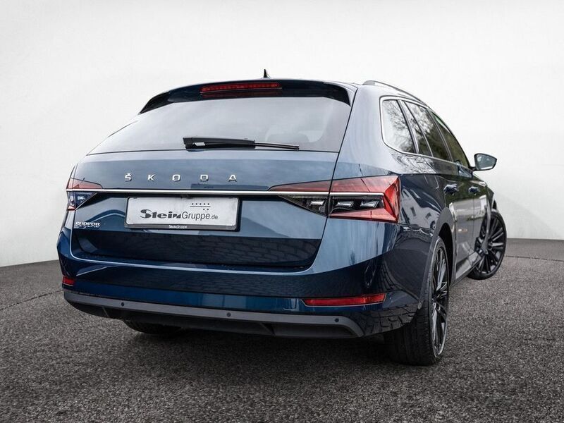 Gebraucht Skoda Superb Style 150 PS (110 kW) 2024 Lavablau metallic Kombi