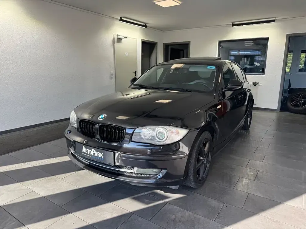 Gebraucht BMW 118 Advantage 143 PS (105 kW) 2011 Schwarz Kleinwagen