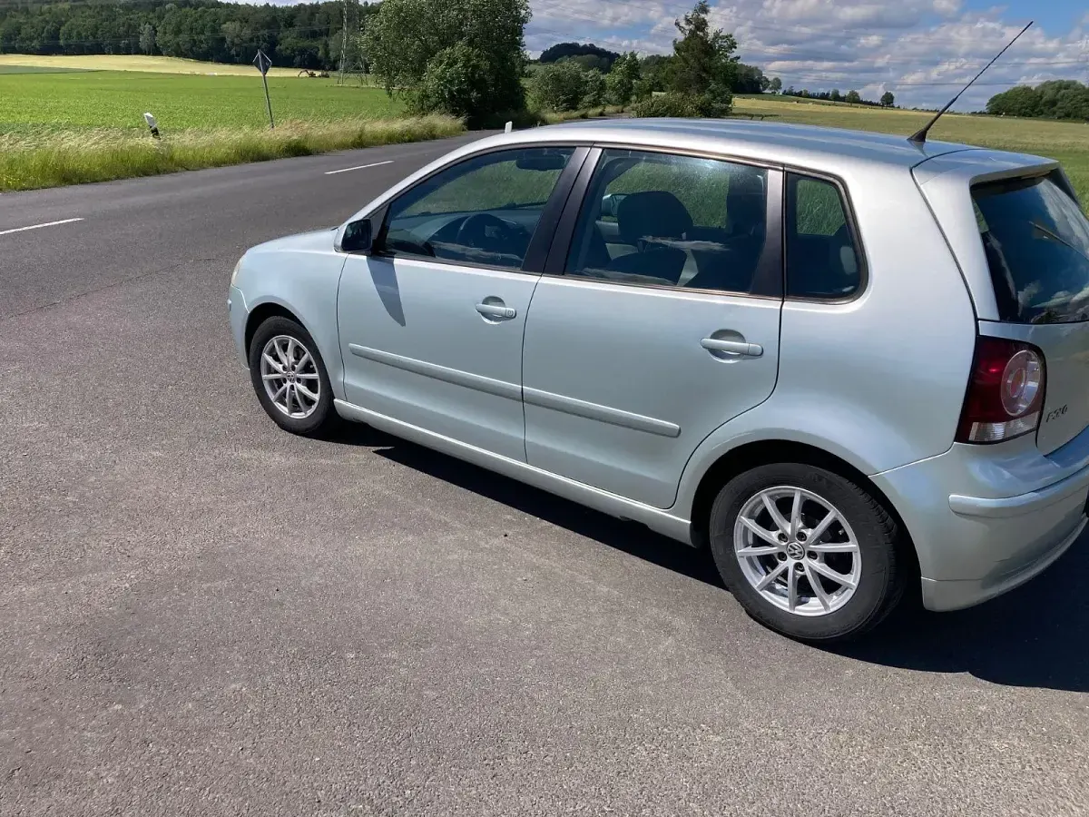 Gebraucht VW Polo 80 PS (58 kW) 2009 Silber Kleinwagen