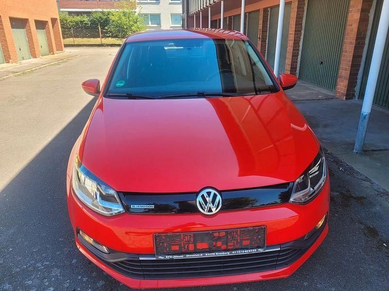 Rot Gebraucht 2015 VW Polo Trendline Limousine | 6.680 € (Guter Preis) - Bild 1/4