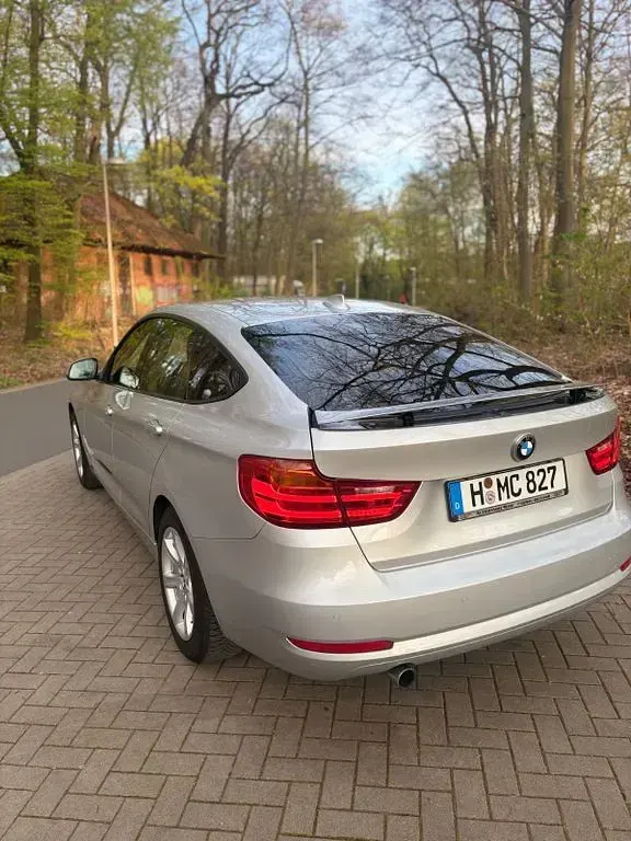 Gebraucht BMW 320 Gran Turismo 184 PS (135 kW) 2013 Silber Limousine