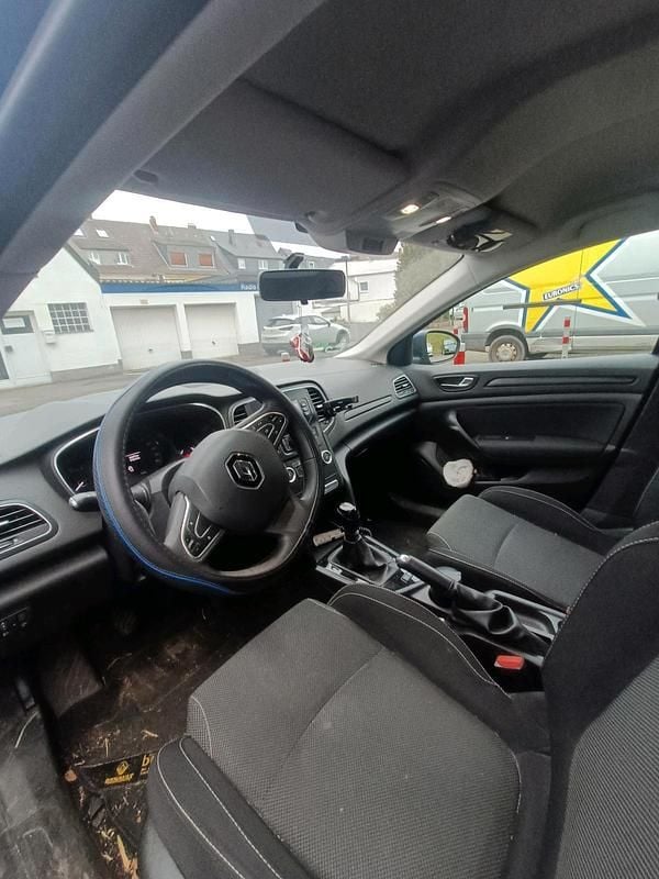 Gebraucht Renault Mégane IV Life 101 PS (74 kW) 2017 Blau Limousine