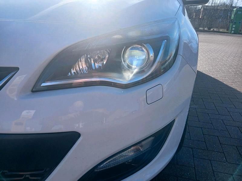Gebraucht Opel Astra Sport 130 PS (95 kW) 2014 Weiß Kombi