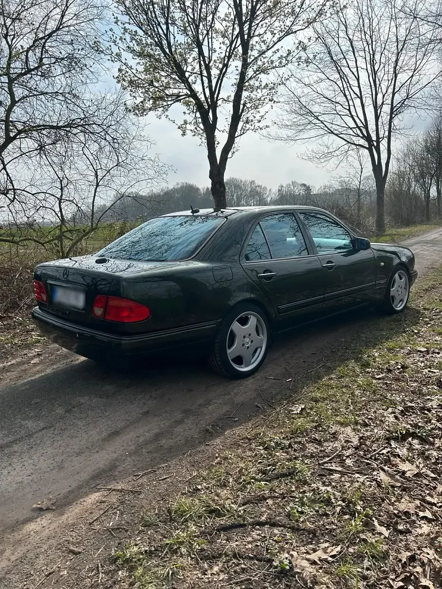 Gebraucht Mercedes E420 Avantgarde 279 PS (205 kW) 1997 Grün Limousine