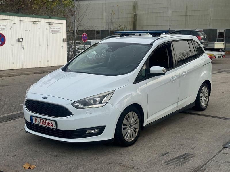 Weiß Gebraucht 2016 Ford Grand C-Max Trend Van / Kleinbus | 3.999 € (Teuer) - Bild 1/4