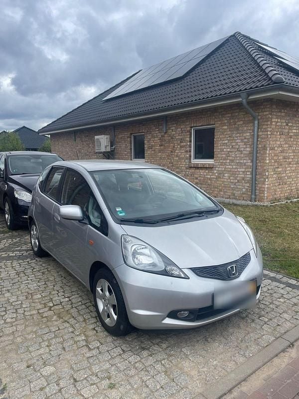 Gebraucht Honda Jazz S 90 PS (66 kW) 2010 Silber Kleinwagen