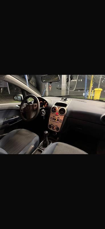 Silber Gebraucht 2006 Opel Corsa Kleinwagen | 1.750 € (Guter Preis) - Bild 1/4