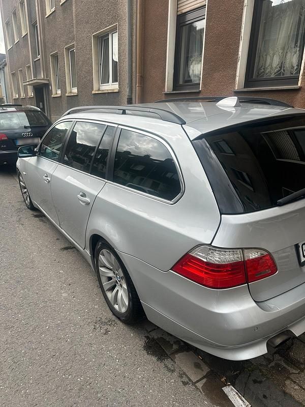 Gebraucht BMW 520 183 PS (134 kW) 2009 Grau Kombi