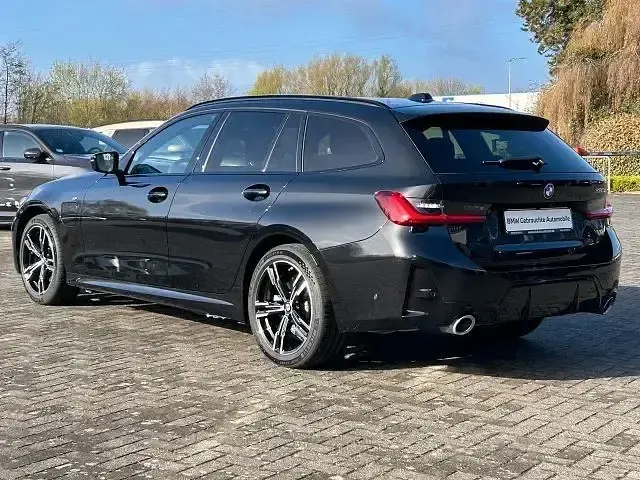 Gebraucht BMW 330e M Sport 292 PS (214 kW) 2025 Schwarz Kombi