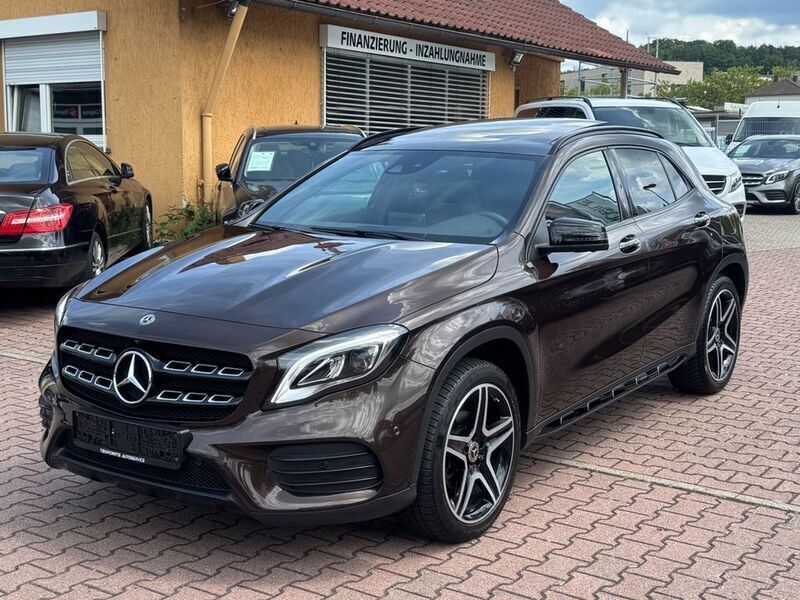 Orientbraun metalliclack Gebraucht 2017 Mercedes GLA180 AMG SUV | 22.400 € (Teuer) - Bild 1/4
