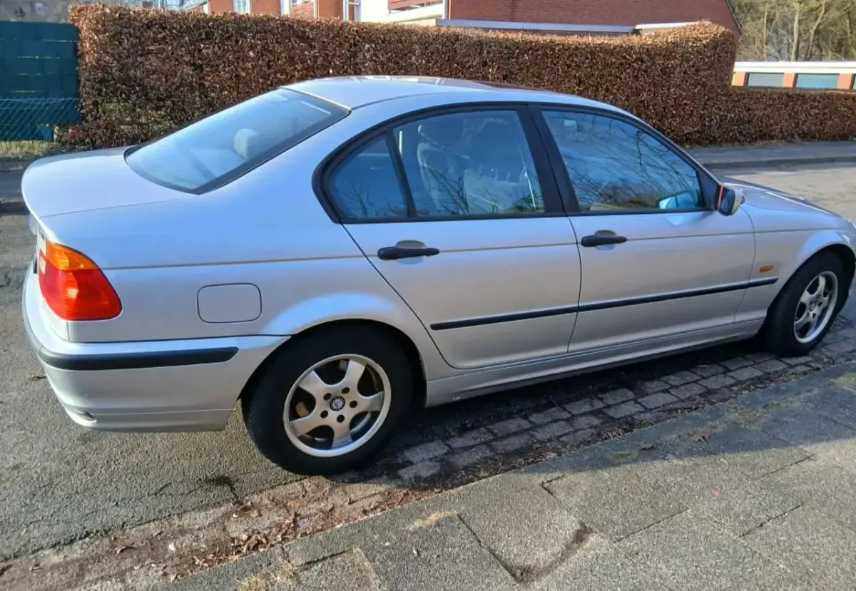 Gebraucht BMW 316 105 PS (77 kW) 1999 Silber Limousine
